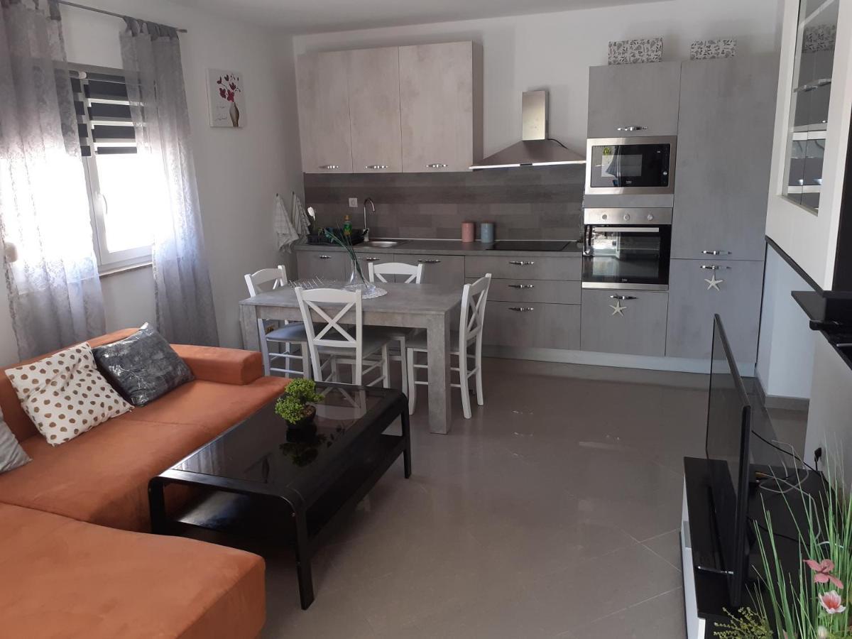 Apartman Nada Daire Ližnjan Dış mekan fotoğraf